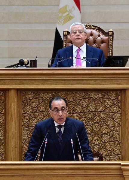 رئيس الوزراء: نعمل على تصنيع الهواتف المحمولة والسيارات الكهربائية واحتضان الشركات الناشئة