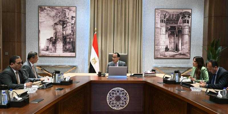 رئيس الوزراء يؤكد ضرورة التوسع في تحويل الأراضي المزروعة إلى استخدام أساليب الري الحديث