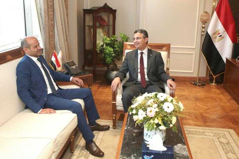 وزير التموين ورئيس البورصة يبحثان زيادة عدد السلع المدرجة بـ ”البورصة السلعية”