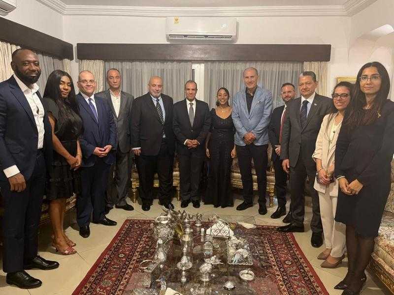 وزير الخارجية يبحث مع رجال أعمال غانيين زيادة التبادل التجاري والتعاون الاستثماري