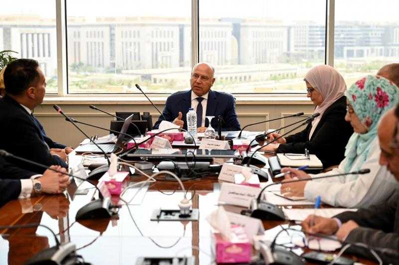 باستثمارات 395 مليون دولار.. وزير النقل يبحث مع وفد ”ليونزبريدج” إنتاج حمض الفوسفوريك