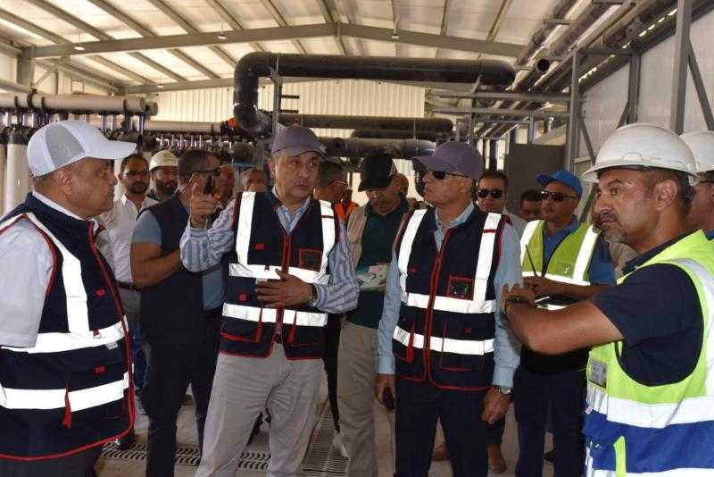 وزير قطاع الأعمال: ندعم صناعة الأسمدة لزيادة الطاقات الإنتاجية| صور