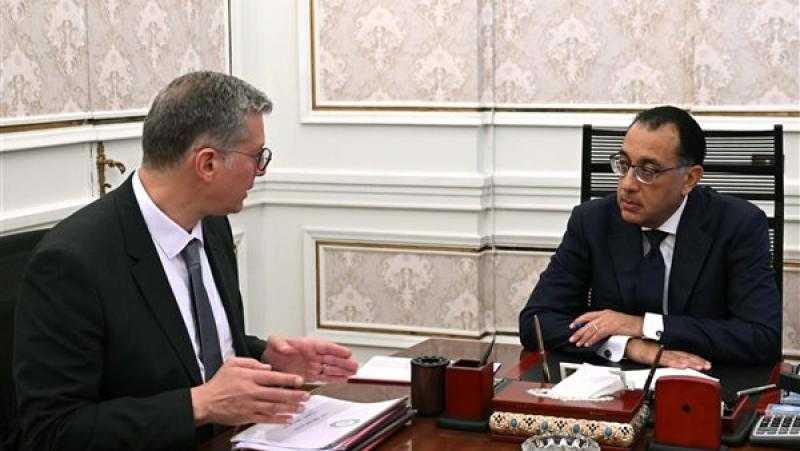 رئيس الوزراء يبحث مع وزير البترول موقف الشحنات المستوردة لتوفير احتياجات «الكهرباء»