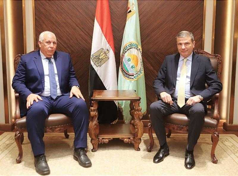 وزير الزراعة ومحافظ الوادي الجديد يبحثان التوسع في المحاصيل الاستراتيجية