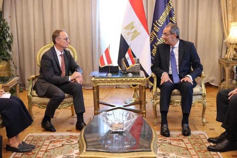 مصر ولاتفيا يبحثان التعاون في مجال التحول الرقمي والتعهيد