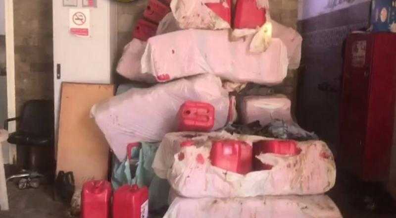 شرطة التموين تضبط مصنع لإعادة تدوير زيوت السيارات