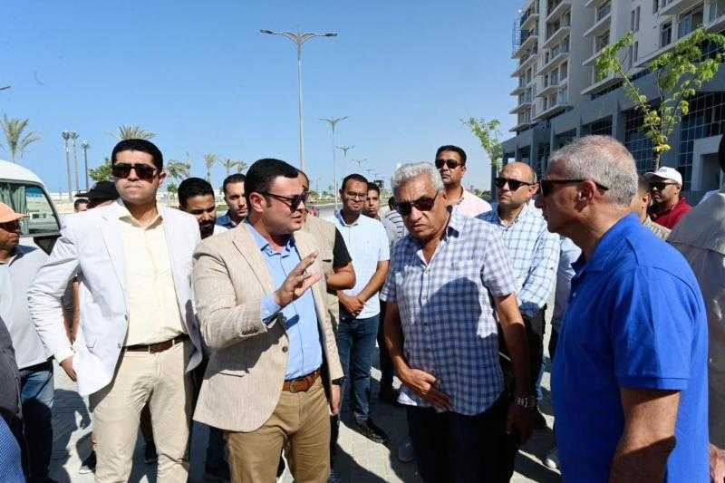 وزير الإسكان يتفقد أعمال تنفيذ كمبوند ”مزارين” في العلمين الجديدة| صور