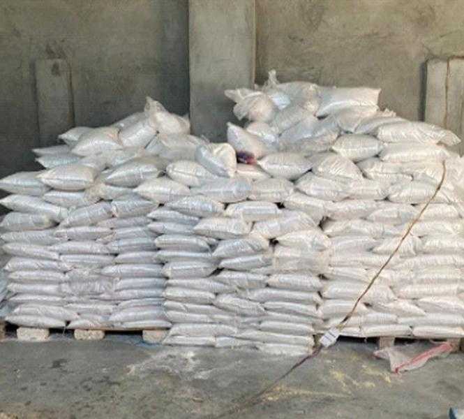 ضبط مصنعين دون ترخيص لإنتاج الأسمدة والمنظفات المغشوشة بالجيزة