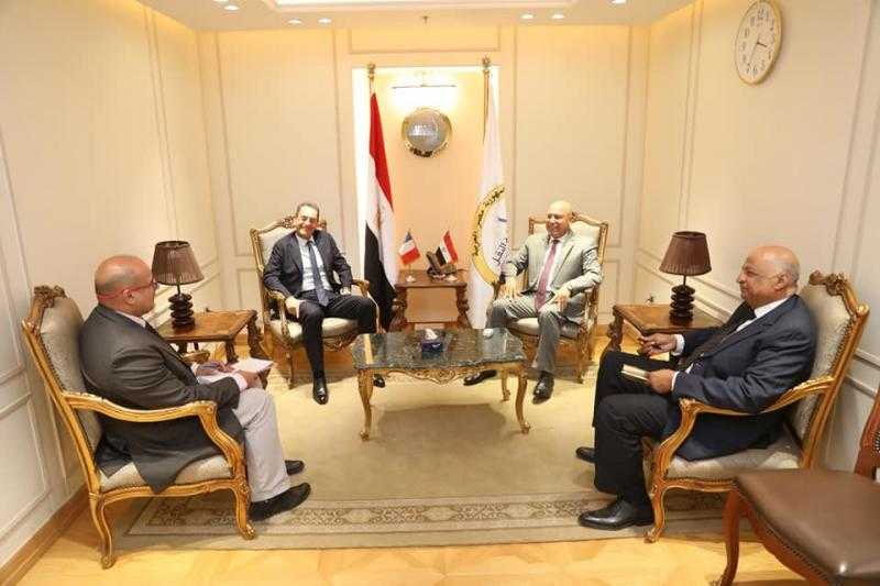 وزير النقل: مهتمون بالتعاون مع الشركات الفرنسية في توطين صناعة السيارات