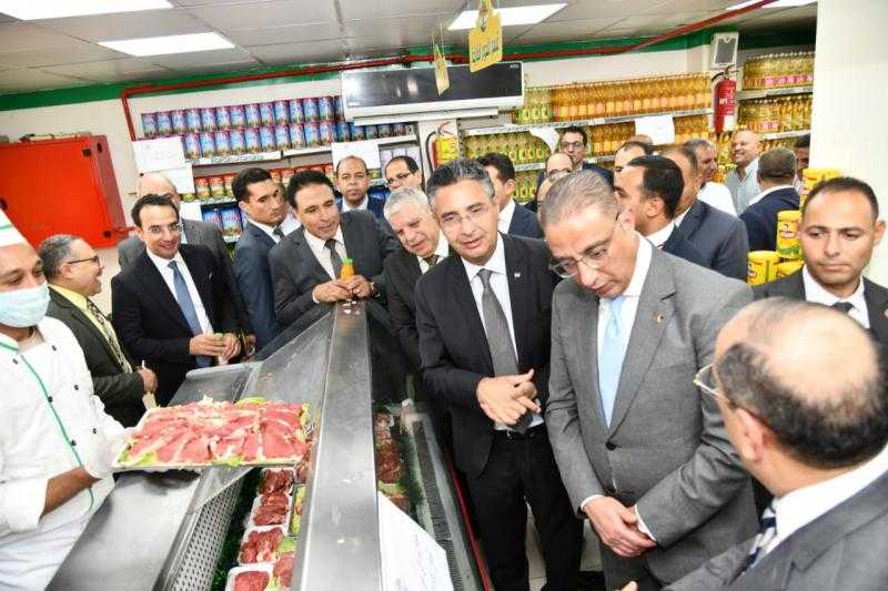 وزير التموين يتفقد معرض ”أهلًا مدارس” والمجمعات الاستهلاكية بالفيوم| فيديو