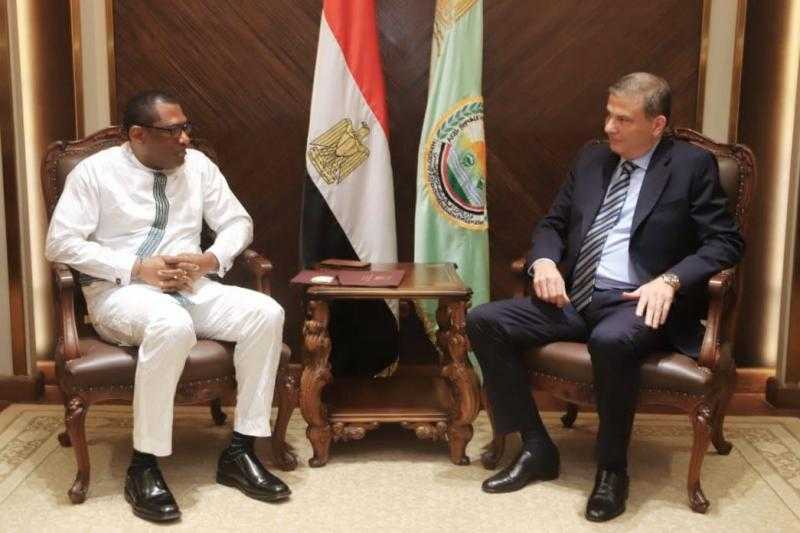 مصر وسيراليون يبحثان التعاون في التصنيع الزراعي وتبادل السلع والإنتاج السمكي