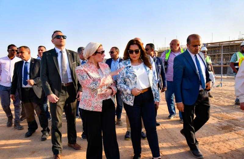 وزيرتا البيئة والتنمية المحلية تتفقدان إنشاء البنية التحتية لمدينة المخلفات بالعاشر