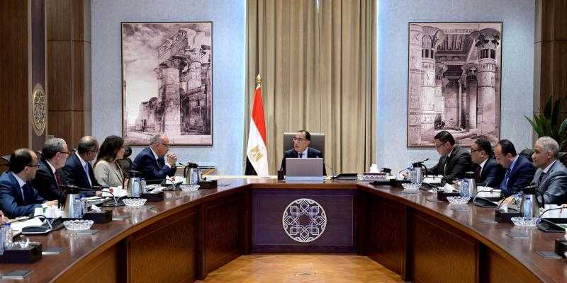 وزير الإسكان: جار تنفيذ 12 محطة تحلية جديدة بطاقة إجمالية 136 ألف م3/يوم