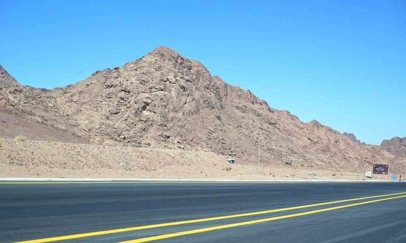 وزير الإسكان: تنفيذ مشروع ازدواج ورفع كفاءة طريق سانت كاترين/كمين النبي صالح