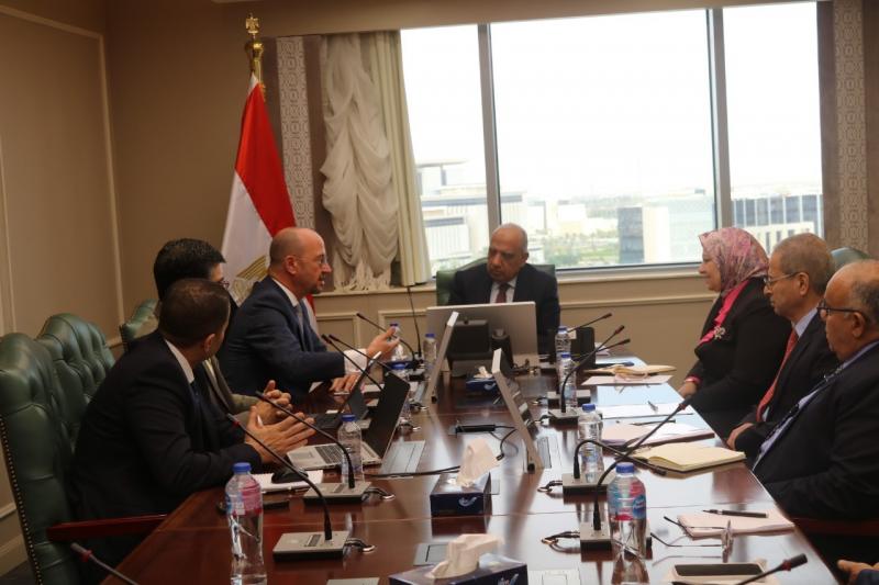 وزير الكهرباء يبحث مع سيمنس انيرجي سبل التعاون لتشغيل محطات التوليد الغازية