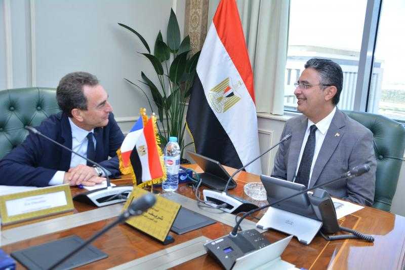 مصر وفرنسا يبحثان موقف إنشاء صوامع لتخزين الحبوب بـ6 مواقع بإجمالي 420 ألف طن