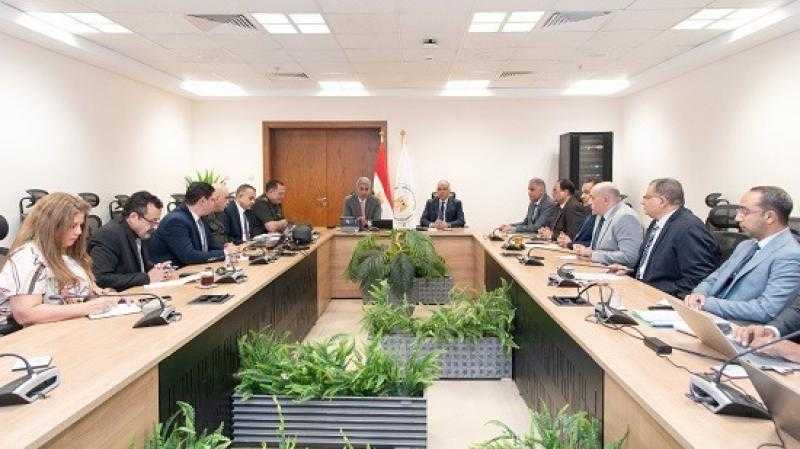 وزير السياحة يشارك باجتماعات متابعة إجراءات التعامل مع أراضى طرح النهر