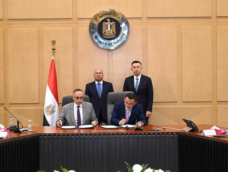 توقيع اتفاق مع شركة ”بايك” الصينية لتصنيع السيارات الكهربائية في مصر