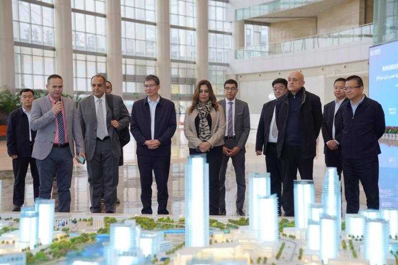 وزيرة التنمية المحلية تزور مصانع صينية للسيارات الكهربائية والأعلاف والصناعات الكهربائية| صور