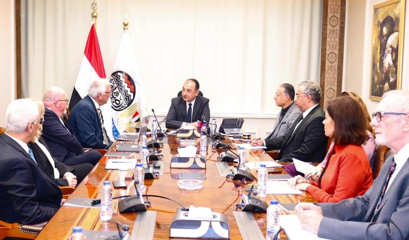 وزير قطاع الأعمال يبحث مع وفد شركات ألمانية التعاون بإنتاج وتصدير الهيدروجين الأخضر