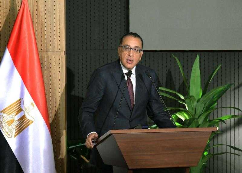 رئيس الوزراء يمنح الرخصة الذهبية لمشروع ينتج مركزات الخضروات والفواكه