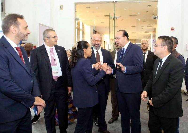 رئيس هيئة المعارض يفتتح معرضاً مخصصاً للصناعات المغذية للسيارات