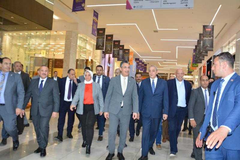 باستثمارات 8 مليارات جنيه.. وزير التموين يتفقد مشروعات المنطقة التجارية بطنطا| صور