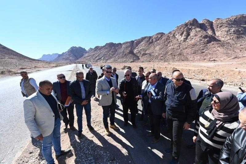 وزير الإسكان يتفقد سير العمل بمنطقة الزيتونة بمشروع تطوير موقع التجلى الأعظم