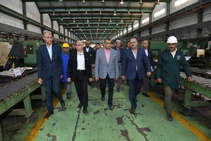 وزير الإنتاج الحربى يتفقد حلوان للصناعات الهندسية لمتابعة سير العملية الإنتاجية
