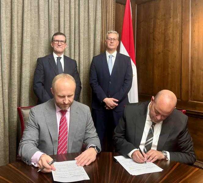 ”البترول” توقع خطاب النوايا مع شركة كندية لدراسة زيادة استثماراتها بقطاع التعدين