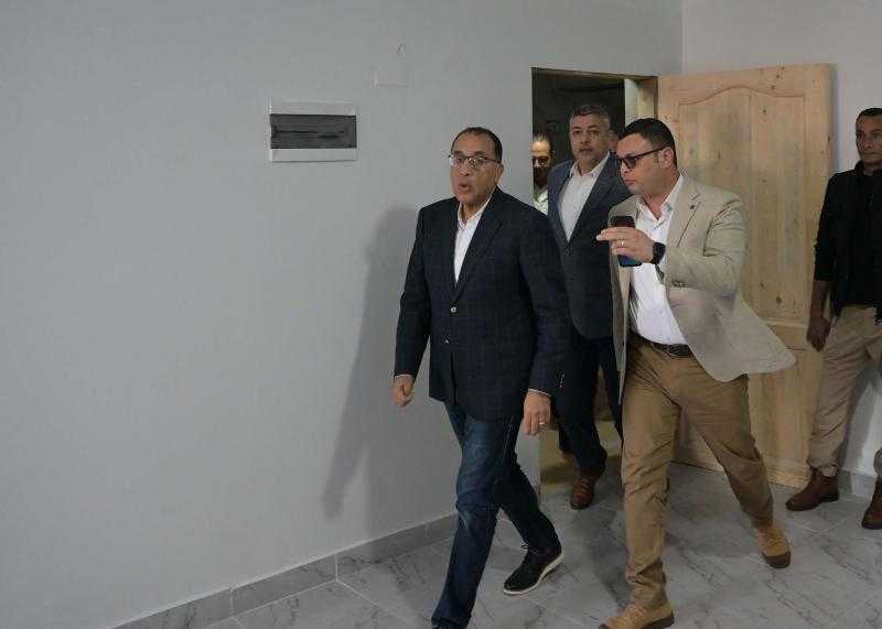 رئيس الوزراء يتفقد أحد مشروعات الإسكان الاستثماري ببورفؤاد| صور