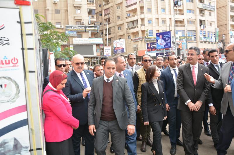 وزير التموين ومحافظ البحيرة يتفقدان مشروع سيارات الخريجين في دمنهور