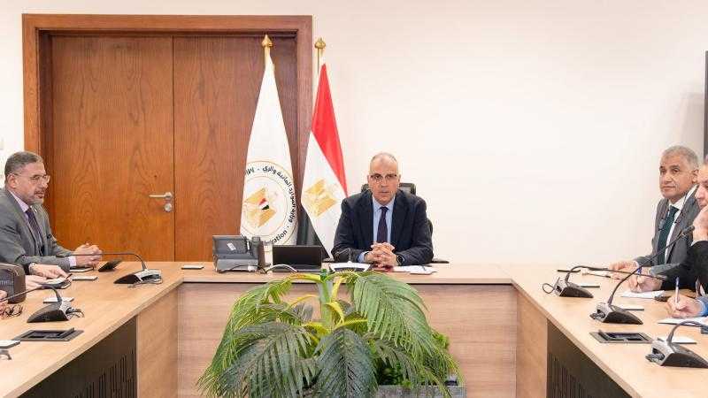 وزير الري يتابع الموقف المائي خلال موسم الزراعات الشتوية