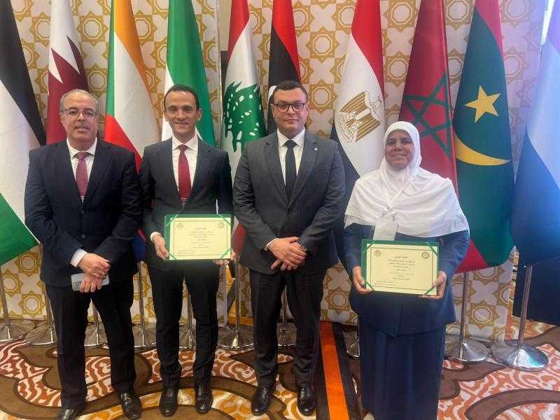 وزير الإسكان يتسلم جائزتين لمشروعي ”روضة السيدة” و”روضة أكتوبر”