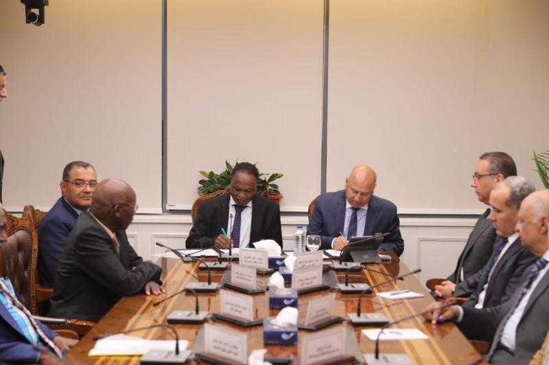 مصر والسودان يعقدان الاجتماع الأول لدراسة الربط السككي بين البلدين| صور