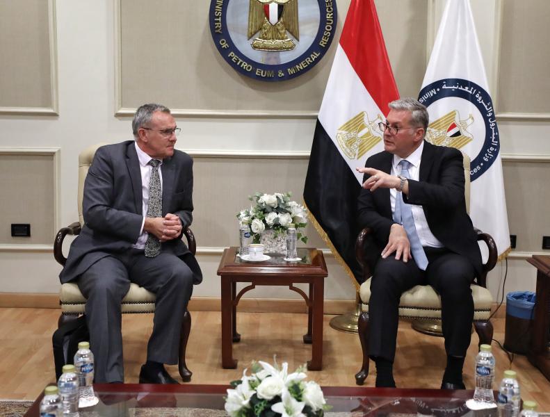 وزير البترول يبحث مع رئيس كايرون أنشطة الشركة فى مصر وخططها المستقبلية