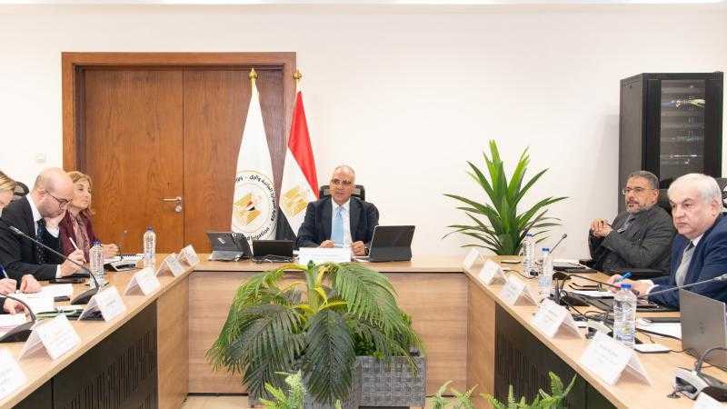 وزير الري يبحث مع بنك الاستثمار الأوروبي التعاون بمجال المياه