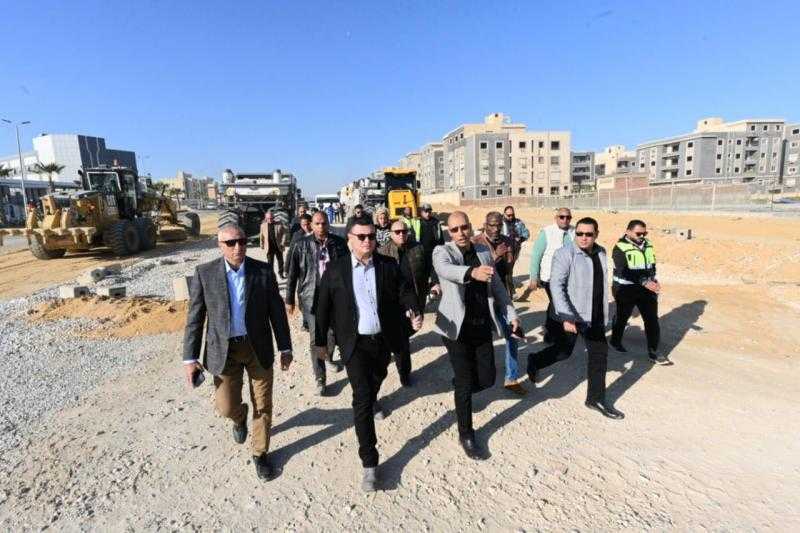 وزير الإسكان يتفقد أعمال طرق وتنفيذ محطة صرف صحي بالقاهرة الجديدة| صور