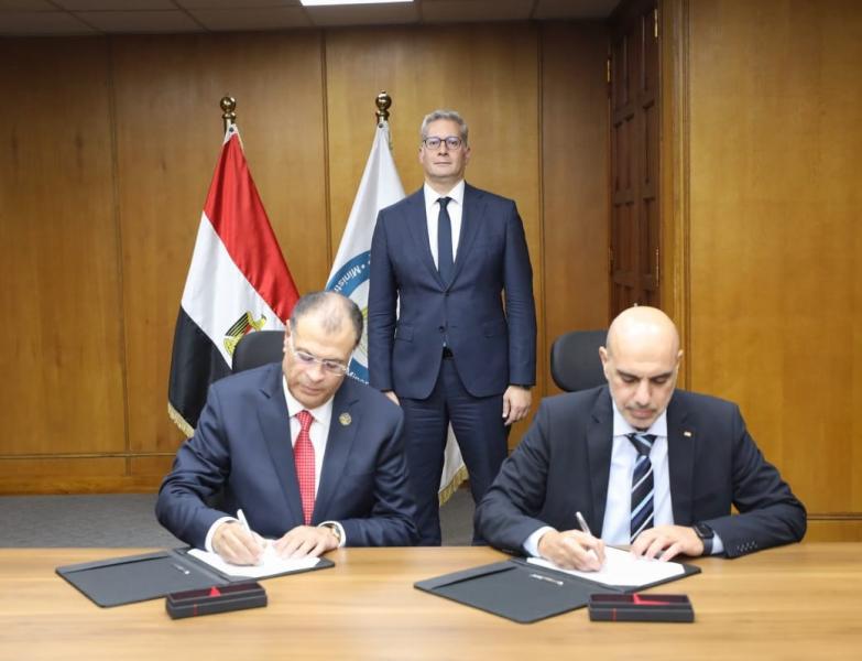 وزير البترول يشهد توقيع اتفاقيتين لشركة ”ABB” لرفع الطاقة بمصانع أبوقير للأسمدة