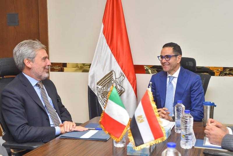 مصر وإيطاليا يبحثان تعزيز التعاون بمجالات النقل البحري والدواء والإفراج الجمركي