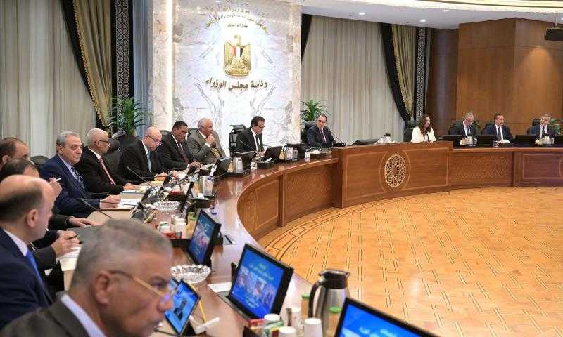 رئيس الوزراء يوجه المحافظين بالتوسع في سوق اليوم الواحد لتوفير السلع بأسعار مناسبة