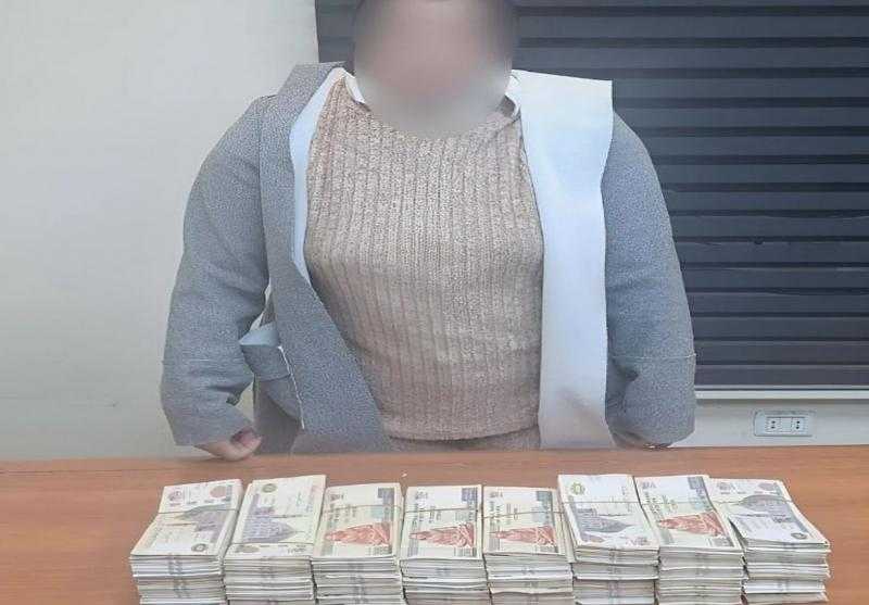 ”أمن المنافذ” يضبط سيدة أثناء محاولة تهريب 750 ألف جنيه