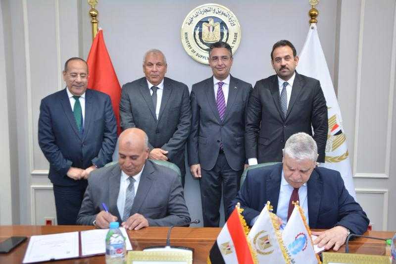 وزارة التموين ومحافظة الوادي الجديد يوقعان بروتوكول لتعميم ”سوق اليوم الواحد”