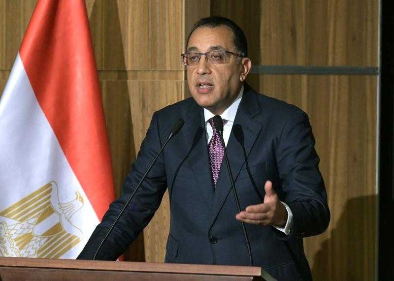 رئيس الوزراء يدعو القطاع الخاص للشراكة بمشروع الغزل والنسيج