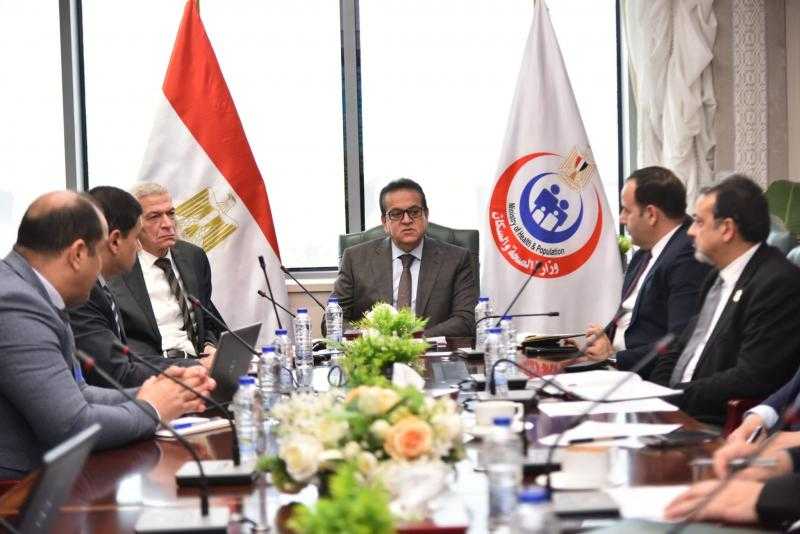 وزير الصحة يناقش خطط تأمين الاحتياجات الطبية مع رئيس هيئة الشراء الموحد
