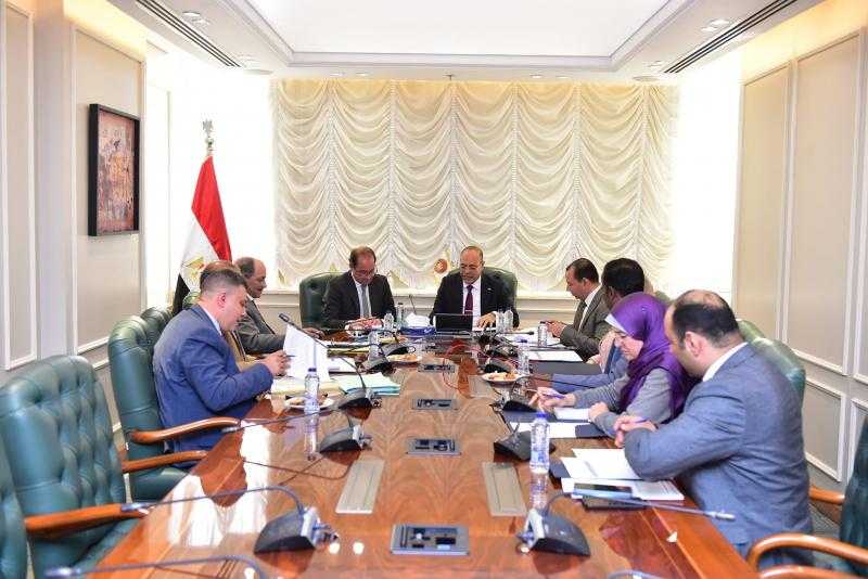 وزيرا العمل والمالية يبحثان تسهيل إجراءات تقديم الخدمات الصحية للعمالة غير المنتظمة