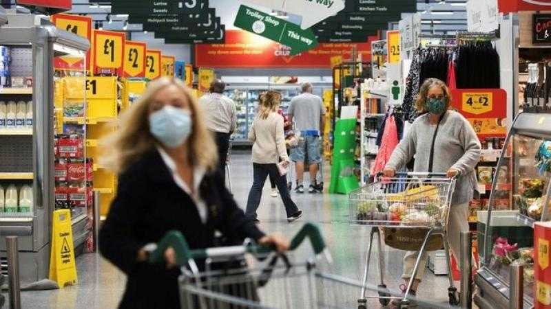 مبيعات متاجر المواد الغذائية في بريطانيا تسجل أسوأ موسم منذ 11 عامًا