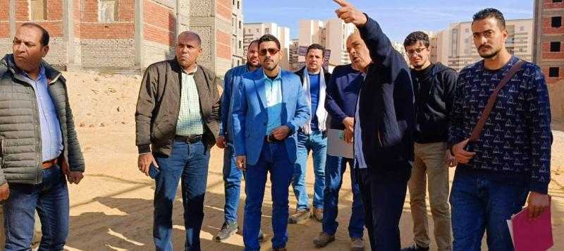 وزير الإسكان يتابع موقف توفيق الأراضي المضافة للعبور الجديدة.. ووحدات ”سكن لكل المصريين”