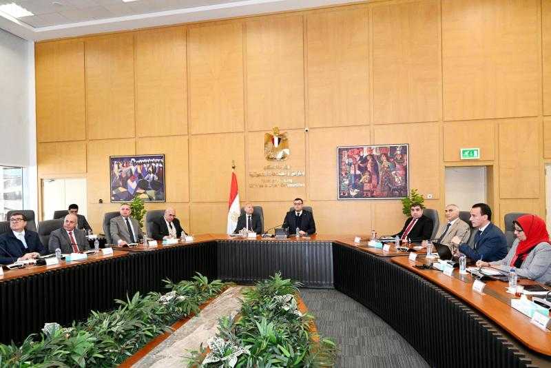 وزير الإسكان ومحافظ القاهرة يترأسان اجتماع لجنة تطوير «مثلث ماسبيرو»