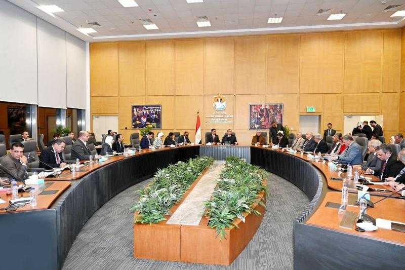 وزير الإسكان يعقد اجتماعًا مع عدد من أعضاء مجلسي «النواب والشيوخ» لبحث مطالب دوائرهم